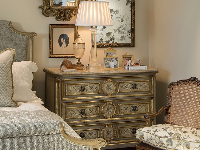 Traditional bedroom