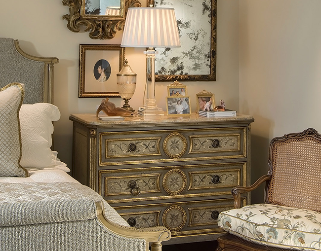 Traditional bedroom