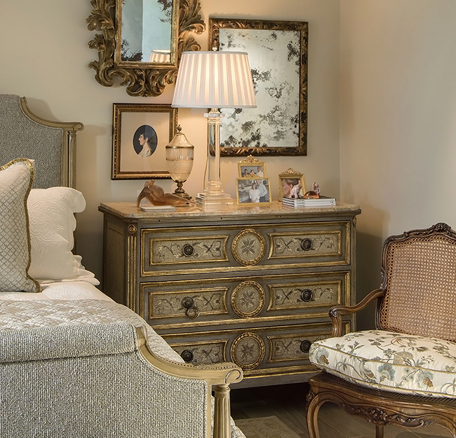 Traditional bedroom